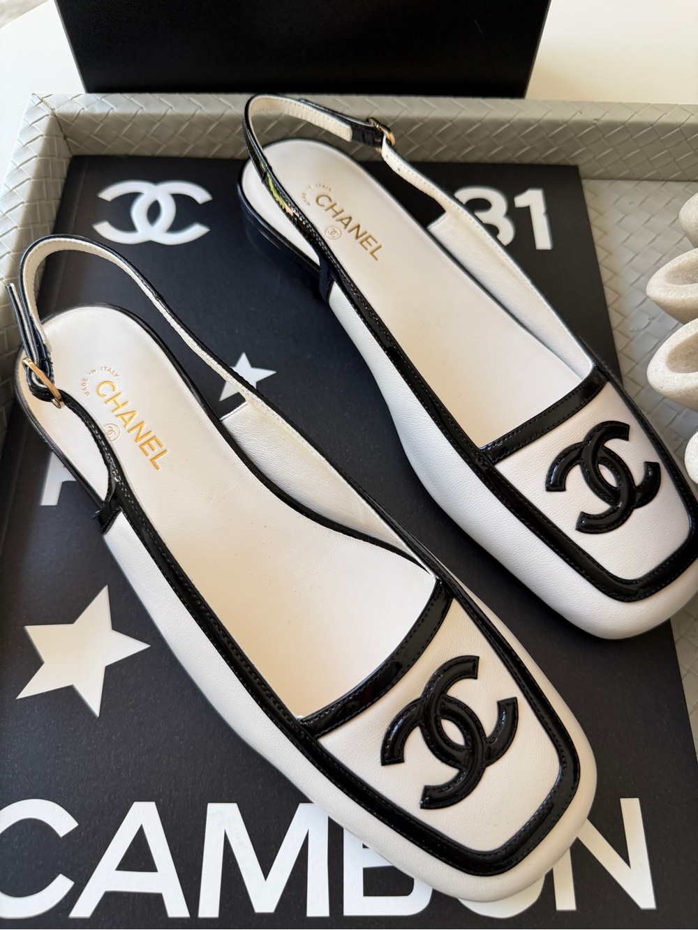 Chanel 26B White Black Lambskin Patent Square Toe Bold CC Logo Slingback Flat 38 - Picture 9 of 17